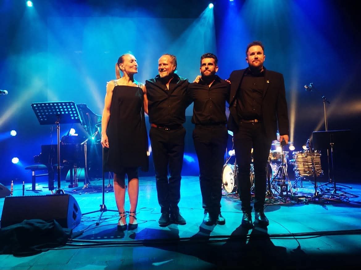 Pêr Vari Kervarec et ses musiciens sur scène